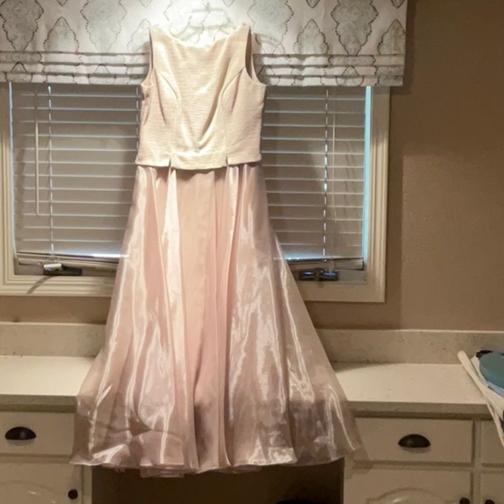 Recollections stunning Shimmering Gold and Cream Fabric